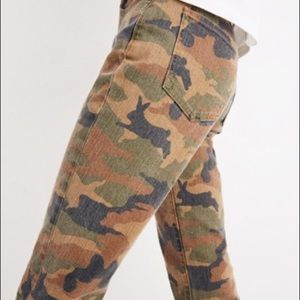Madewell High-Rise Slim Boyjean in Cottontail Camo